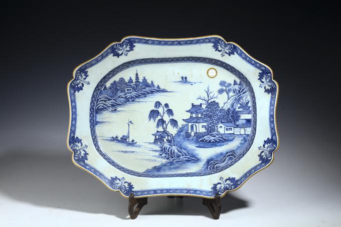 清·乾隆清乾隆·青花山水楼阁纹八方倭角大盘是否有收藏价值2024年12月12