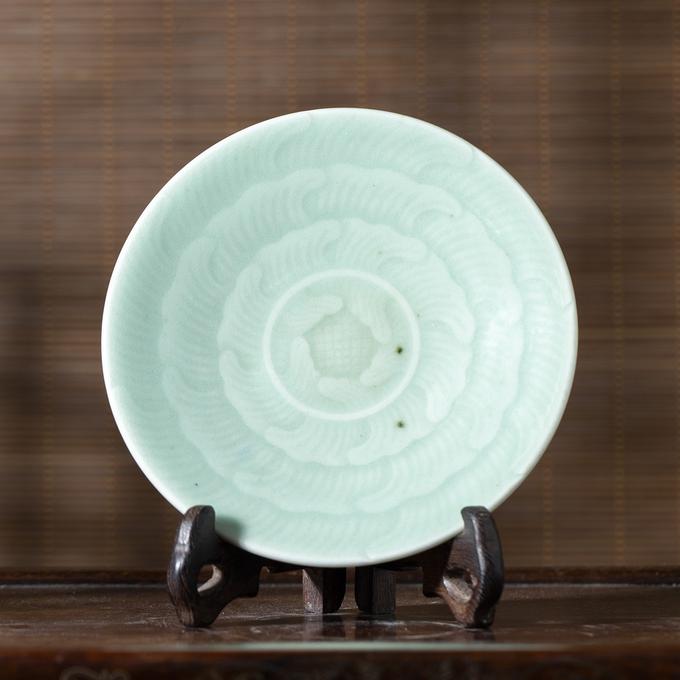 清中期清中·豆青釉暗刻花卉纹盘值得收藏么2025年01月14日-唐珍收藏